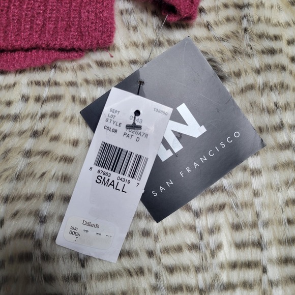 IN San Francisco Abstract Swirl Fuzzy Knit Cropped Sweater Women's Small - Picture 5 of 5